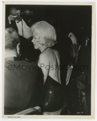 3p1973 GOLDEN GLOBE AWARDS 8x10.25 still 1962 Marilyn Monroe at dinner table being photographed!