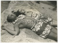 3p1998 HURRICANE 7x9.5 still 1937 tropical Dorothy Lamour & Jon Hall laying on net by Coburn!