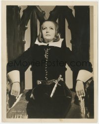 3p2110 QUEEN CHRISTINA 8x10 still 1933 best portrait of royal Greta Garbo sitting on her throne!