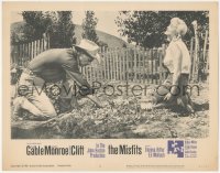 3p1252 MISFITS LC #3 1961 Clark Gable digs in the yard while sexy Marilyn Monroe watches!