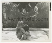 3t1339 BEYOND THE VALLEY OF THE DOLLS candid 8.25x10 still 1980s Russ Meyer directing bath scene!