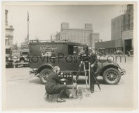 3t1472 PARAMOUNT SOUND NEWS candid 8.25x10 still 1930s men setting up camera equipment by their truck!