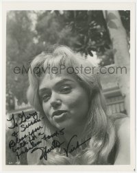 3t1189 YVETTE VICKERS signed 8x10 REPRO photo 1980s great close up of the pretty blonde actress!