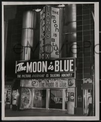 3t1682 MOON IS BLUE 2 8x10 stills 1954 attention getting false front built for premiere!