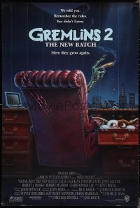 3w0784 GREMLINS 2 DS 1sh 1990 great Winters artwork of Gremlin in executive chair!