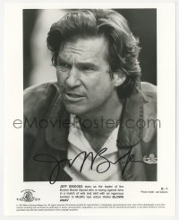 3x0497 JEFF BRIDGES signed 8x10 still 1994 intense head & shoulders close up from Blown Away!