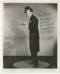 3x0562 RAY BOLGER signed 8x10 still 1949 wearing suit & top hat in Look For the Silver Lining!