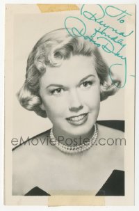 3x0402 DORIS DAY signed 4x5 photo 1950s head & shoulders portrait wearing pearl necklace!