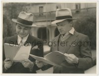 3y0228 EDWARD G. ROBINSON/JAMES CAGNEY deluxe 11x14.25 still 1933 looking over their new scripts!