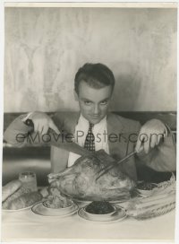 3y0254 JAMES CAGNEY deluxe 10.25x14.25 still 1932 c/u carving Thanksgiving turkey by Irving Lippman!