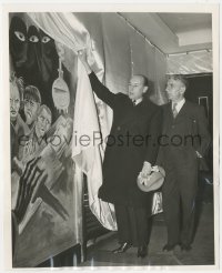 3y1311 CEDRIC HARDWICKE/ARTHUR MAYER 8.25x10 still 1939 unveiling horror mural with Three Stooges!