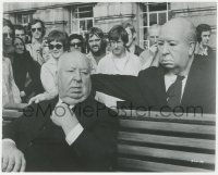 3y1367 FRENZY candid 7.5x9.5 still 1972 director Alfred Hitchcock by dummy wearing mask of his face!