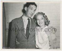 3y1411 JOHN HUSTON/EVELYN KEYES 8x10 still 1947 she's finishing movie before honeymoon by Christie!