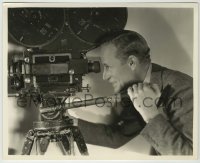 3y1416 LESLIE HOWARD 8.25x10 still 1930s c/u of the star looking through movie camera by De Voy!