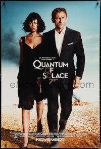 4c0990 QUANTUM OF SOLACE int'l advance DS 1sh 2008 Craig & Kurylenko, burning building & blue sky!