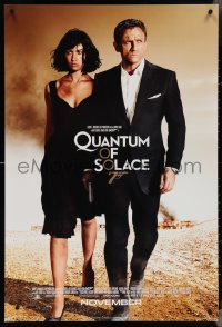 4c0988 QUANTUM OF SOLACE int'l advance DS 1sh 2008 Craig & Kurylenko, burning building & brown sky!