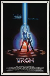 4c1090 TRON 1sh 1982 Walt Disney sci-fi, Jeff Bridges in a computer, cool special effects!