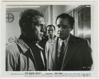 4f1272 BULLITT 8.25x10.25 still 1968 Don Gordon behind bewildered Steve McQueen & Robert Vaughn!