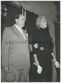 4f1452 MARILYN MONROE 7x9.5 still 1954 w/attorney Jerry Giesler after DiMaggio divorce by Bernard!