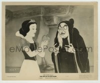 4f1548 SNOW WHITE & THE SEVEN DWARFS 8.25x10 still R1944 c/u of Snow White, the witch & poison apple!