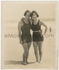 4f1562 SWIM GIRL SWIM 8x9.75 still 1927 Bebe Daniels & Getrude Ederle in swimsuits on the beach!