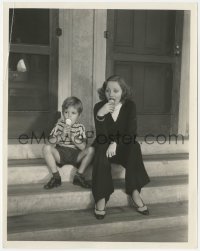 4f1567 TALLULAH BANKHEAD/DICKIE MOORE 8x10.25 still 1932 taking ice cream break during Blonde Venus