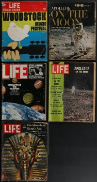 4h0286 LOT OF 5 LIFE & LOOK MAGAZINES 1960s-1980s Woodstock, On the Moon, Beatles Reunion & more!