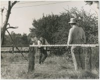 4j0514 BONNIE & CLYDE deluxe 11x14 still 1967 Faye Dunaway & Warren Beattuy w/ gun by Floyd McCarty!