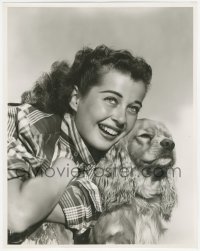 4j0539 GAIL RUSSELL 10.25x13 still 1940s great smiling portrait with her dog by Bud Fraker!