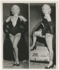 4j1563 MARILYN MONROE 7.5x9.5 news photo 1955 wearing skimpy outfit for campaign to stop arthritis!