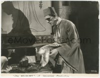 4j1578 MUMMY 7.25x9.25 still 1932 great close up of Boris Karloff stealing headdress from museum!