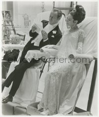 4j1581 MY FAIR LADY candid 7.75x9.25 still 1964 Audrey Hepburn & Rex Harrison on sitting boards!