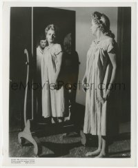 4j1584 NIGHT OF THE HUNTER 8.25x10 still 1955 creepy Robert Mitchum behind Shelley Winters in mirror