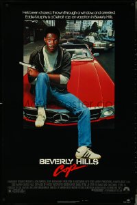 4k0719 BEVERLY HILLS COP 1sh 1984 great image of detective Eddie Murphy sitting on red Mercedes!