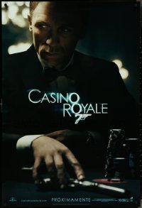 4k0738 CASINO ROYALE int'l Spanish language teaser DS 1sh 2006 Craig as Bond at poker table with gun!