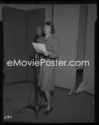 4m0473 INGRID BERGMAN camera original 4x5 negative 1940s reading for Joan of Arc on the radio!