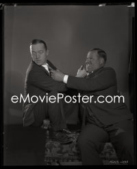 4m0417 LAUREL & HARDY camera original 8x10 negative 1920s Ollie grabs Stan so he doesn't fall down!