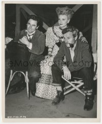 4p1253 GALLANT JOURNEY candid 8.25x10 still 1946 Glenn Ford, Janet Blair & William Wellman by Walters!