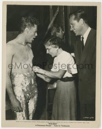 4p1271 HOUDINI candid 8x10.25 still 1953 guest William Holden watches Tony Curtis with Edith Head!