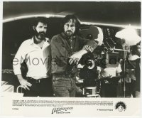 4p1276 INDIANA JONES & THE TEMPLE OF DOOM candid 8x9.75 still 1984 Steven Spielberg & George Lucas!