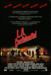 4r0822 L.A. CONFIDENTIAL 1sh 1997 Basinger, Spacey, Crowe, Pearce, police arrive in film's climax!