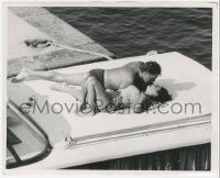 4t1493 ELIZABETH TAYLOR/RICHARD BURTON 8x10 still 1963 iconic paparazzi photo of the power couple!