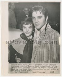 4t1494 ELVIS PRESLEY/NATALIE WOOD 8.25x10 news photo 1956 he's giving her a tour of Memphis!