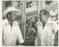 4t1548 JOHN WAYNE/GARY COOPER 8x10 news photo 1950s cowboy legends hanging out together by posters!