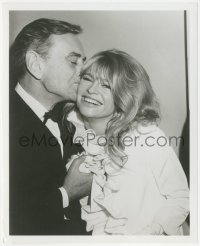 4t1553 JULIE CHRISTIE/DAVID LEAN 8x10 still 1965 great candid at the premiere of Doctor Zhivago!