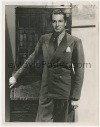 4t1563 LAURENCE OLIVIER 8x10.25 still 1940 great portrait making Pride & Prejudice by Willinger!