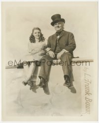 4t1693 WIZARD OF OZ candid 8x10 still 1939 Judy Garland & Frank Morgan sitting on giant source novel!