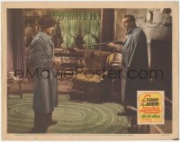 4t0690 LAURA LC 1944 Vincent Price holds shotgun on Dana Andrews in trenchcoat & fedora, Preminger!