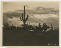 4t1462 CISCO KID candid 8x10.25 still 1931 silhouette of troupe of tired actors return from filming!