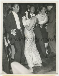 4t1541 JAYNE MANSFIELD/MICKEY HARGITAY 7x9.25 news photo 1962 dancing at Rome's famous nightclub!